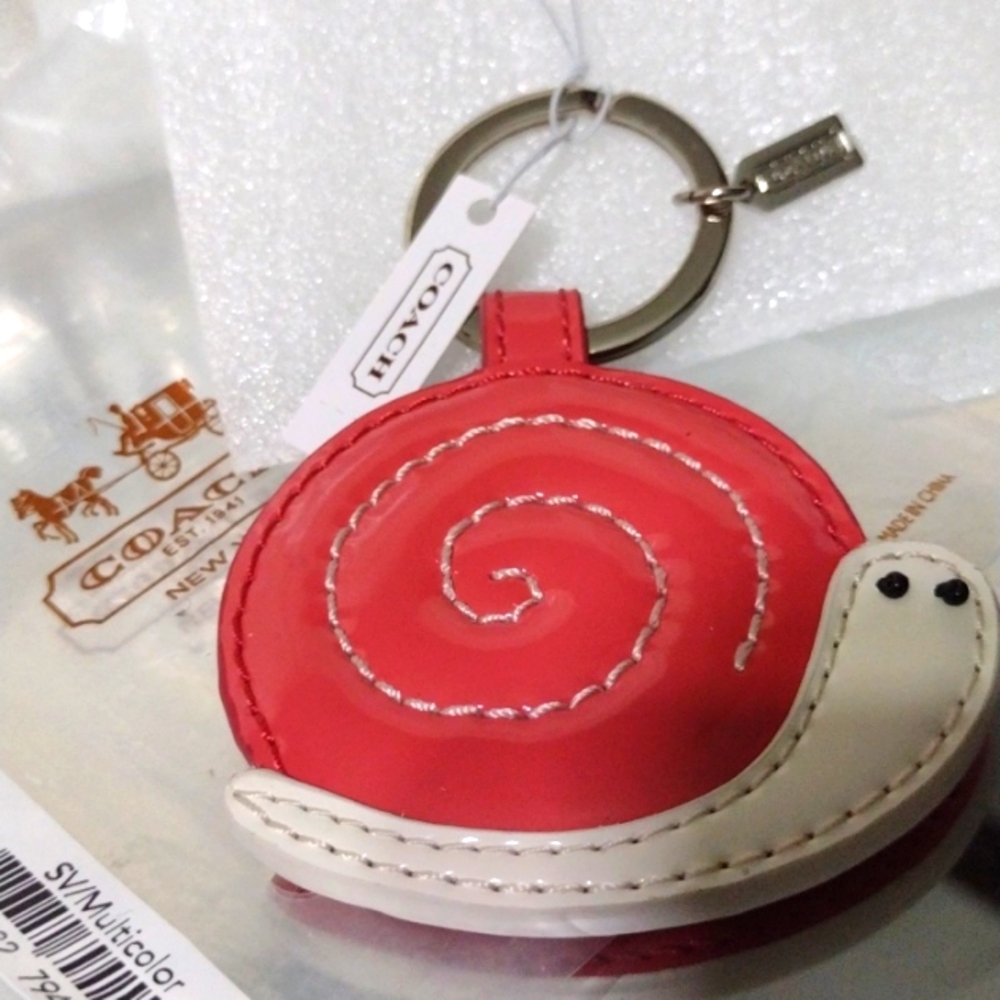 COACH Pink Reversible💕 Patent Leather🐌Snail Keyring Retired Mother's Da - Picture 1 of 6